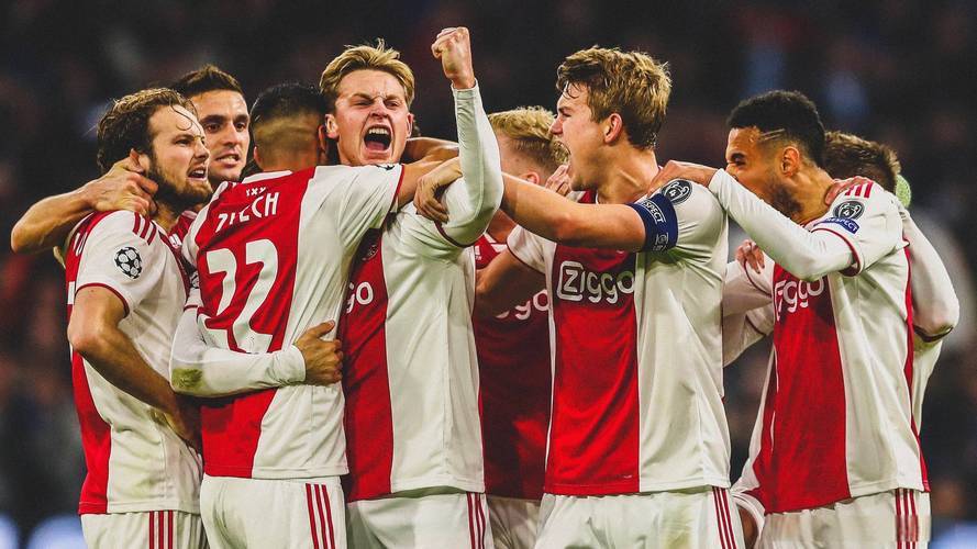 关于阿贾克斯客场失利，晋级形势不容乐观的信息